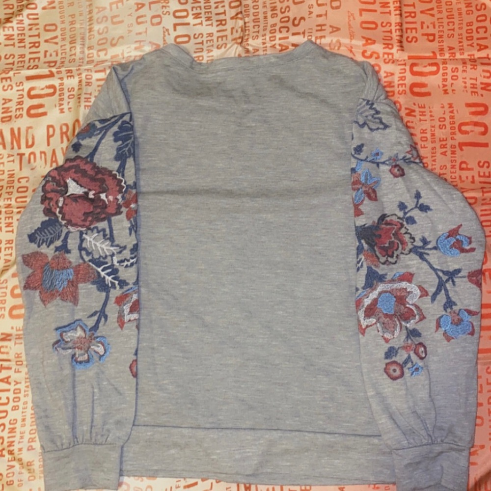 Sweatshirt